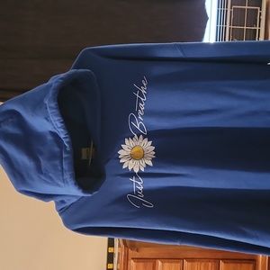 Blue 3x Gildan sweatshirt